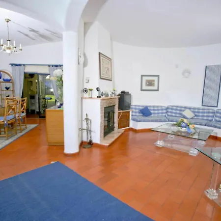 Casa de Férias Modern In With Swimming Pool *