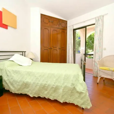 Modern In With Swimming Pool Vakantiehuis Quarteira