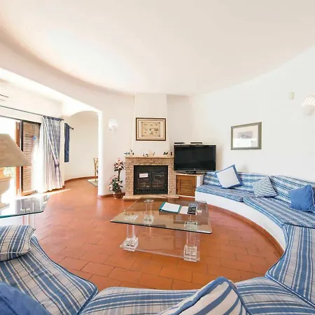 Modern In With Swimming Pool Vakantiehuis *