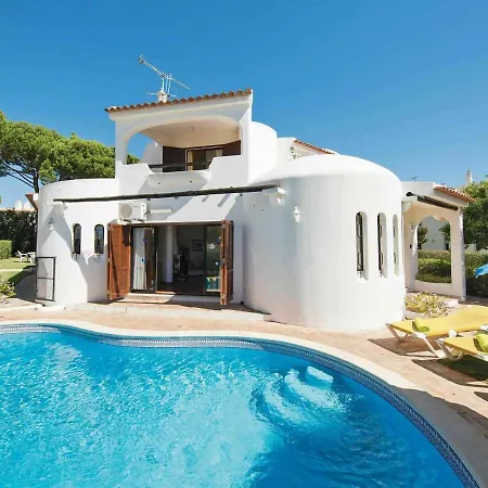 Modern In With Swimming Pool Vakantiehuis Quarteira